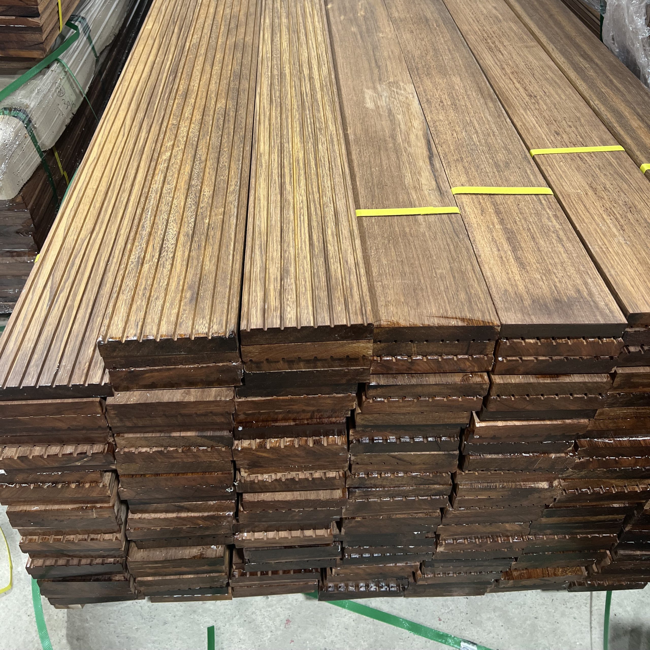 Merbau Terrassendielen grob 2